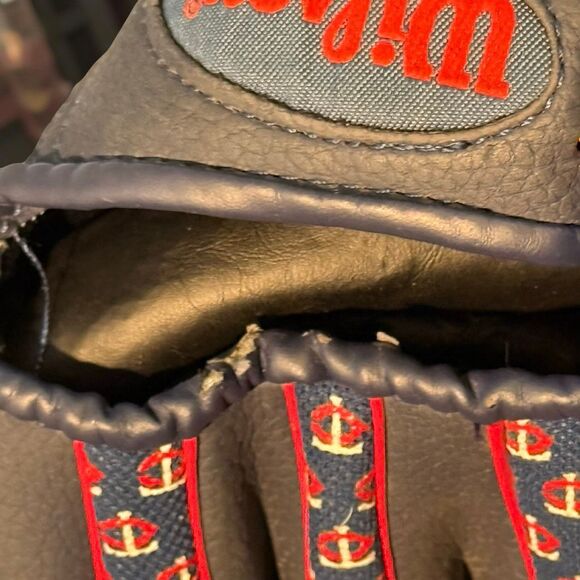 80s Wilson Vintage Minnesota Twins T Ball Glove Sold by KMART - Picture 3 of 7